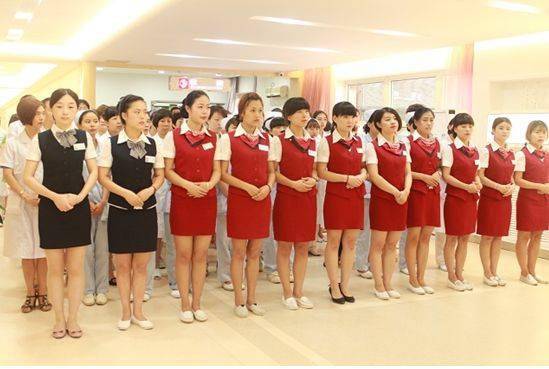 服务礼仪培训大全,让你的餐厅更受欢迎